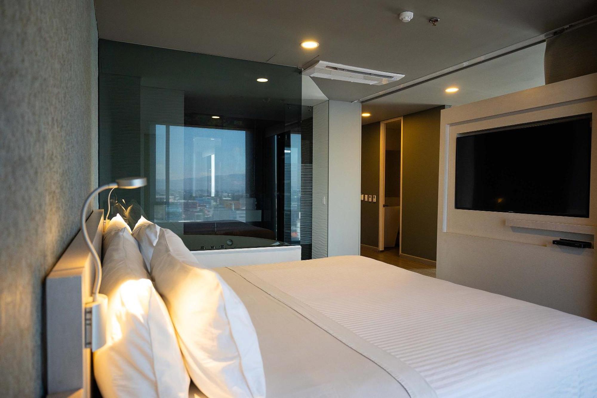Hotel Black Tower Premium โบโกตา ภายนอก รูปภาพ